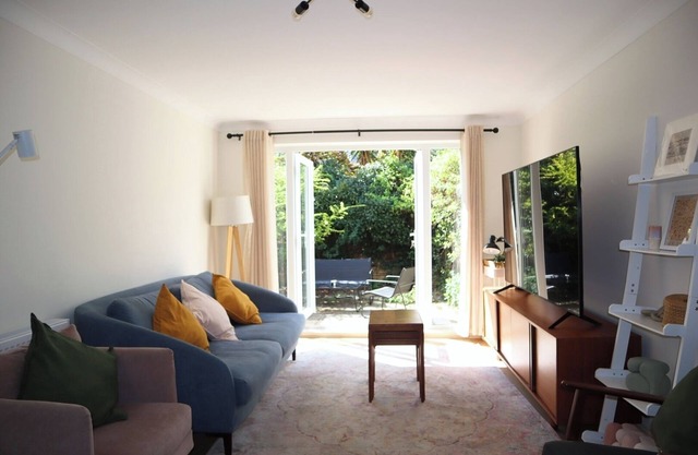 BnBNook - Cozy 4BR Close to Vauxhall and Nine Elms
