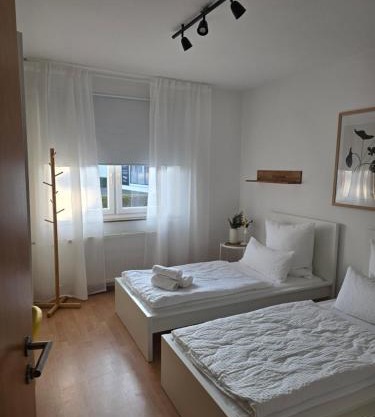 BOARDINGHOUSE PD25 ALTE FEUERWACHE I Unterkunft mit Einzel- und Doppelzimmer I 3min CityHospital I Monteure I Smart TV I Einzelbetten I Küche I Gemeinschaftsraum I Wasch I P