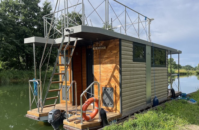Boat "Comfortable sur l'Eau - S Q" with Private Terrace