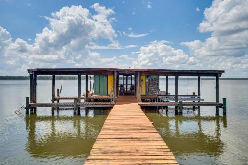 Boat, Fish and Unwind Waterfront Welaka Getaway!