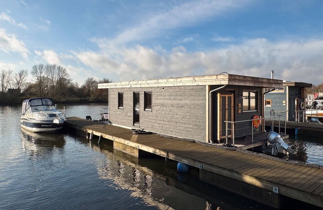 Boat 'Hausboot Diva Mit Kamin - Winter' with Private Terrace and Wi-Fi