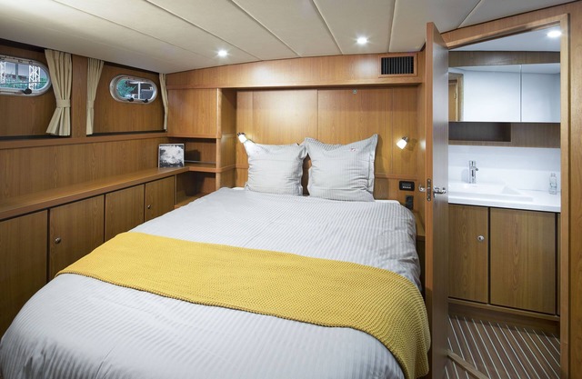 boat hotel charter for two: romantic cruise, wine tasting
