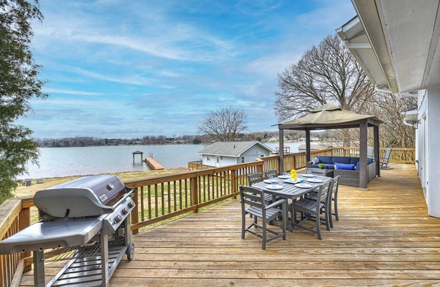 Boathouse + Game Garage w/Ping Pong & Air Hockey | Lake Views | Ponderosa Pointe