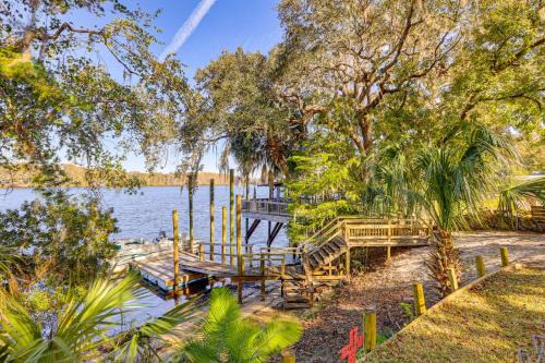 Boathouse with Screened Porch Riverfront Escape!