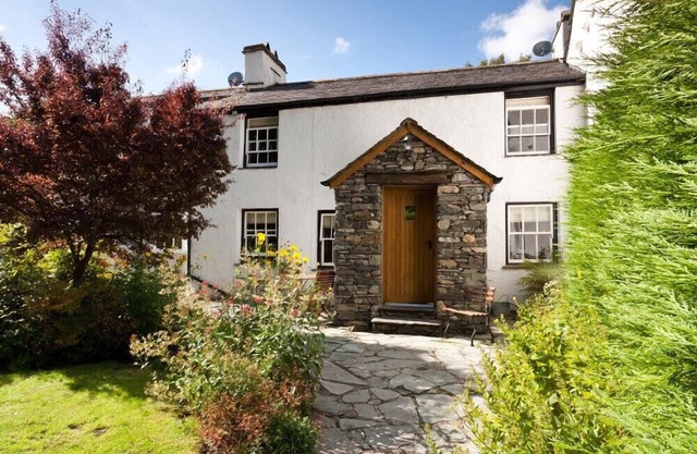 BOBBIN BECK COTTAGE, pet friendly, with open fire in Satterthwaite