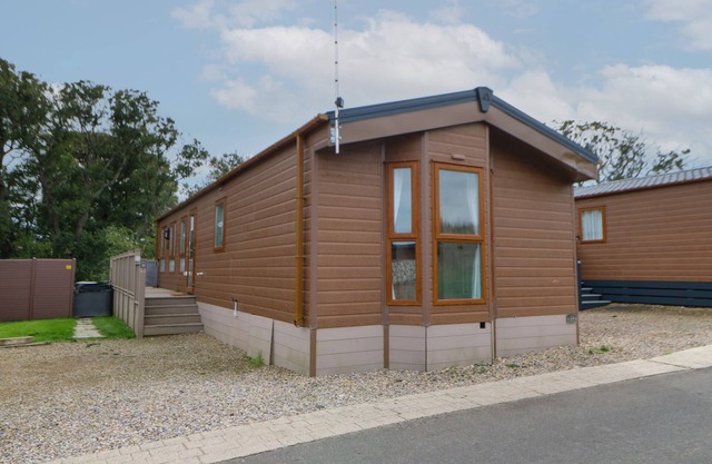 BOCK RETREAT, pet friendly, with hot tub in Felton