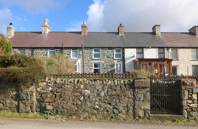 BOD FEURIG, family friendly, character holiday cottage in Caernarfon