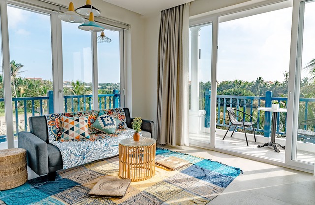 Bohemian apartment - River and garden view