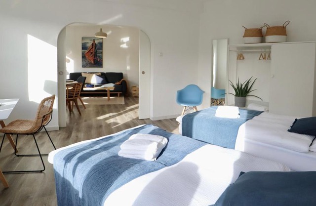 BOHO APARTMENT: NETFLIX + BALCONY + BATHTUB