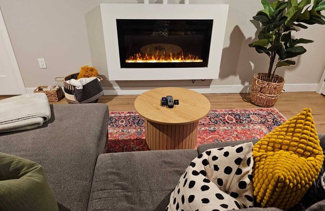Boho Bliss - Cozy Comfort Near UHNBC + Pet Friendly