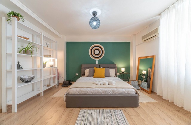 Boho Chic Apartment Under Acropolis