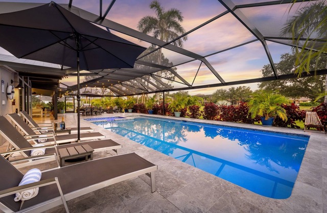 Boho Chic Estate-40Ft Pool/Spa-Coolest House in Naples!
