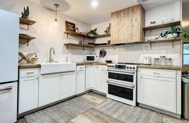 Boho Cottage by Blue Springs- 3 Bedrooms- 6 guests