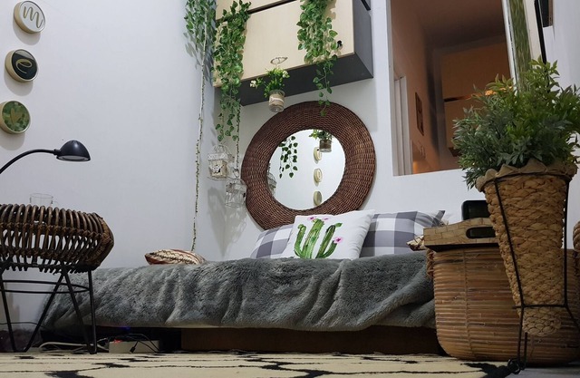 Boho Minimalistic Apartment, 1 person,Wifi, full amenities, great value of money