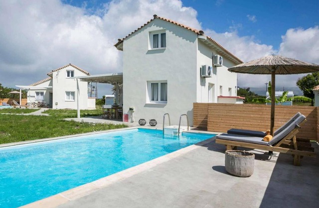 Boho Roz in Lixouri with 3 bedrooms and 2 bathrooms