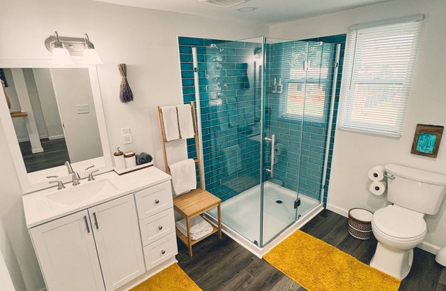 Boho studio perfect for couples. 5 min away from the beach and the sound!