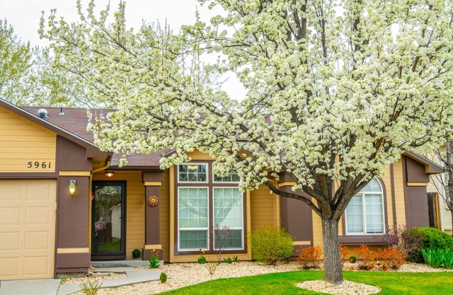BOISE BICYCLE COTTAGE - Enjoy Foothills, close to Boise River & Downtown