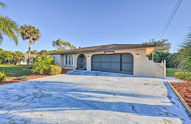 Bokeelia Retreat - Fishing Docks and Canals Nearby!