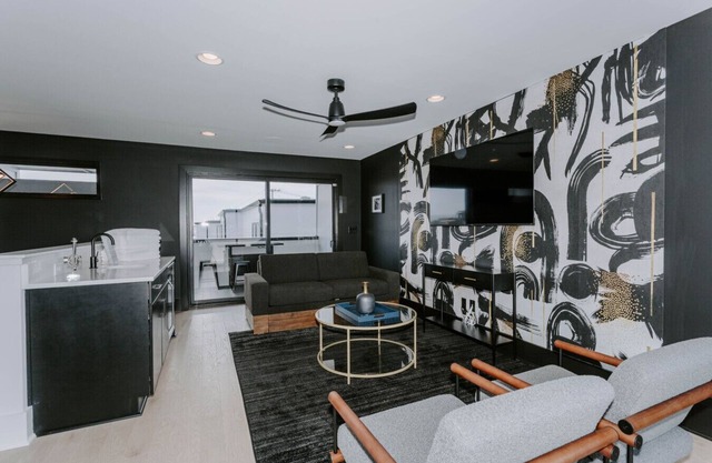 Bold & Modern | Walk the Line in Music City