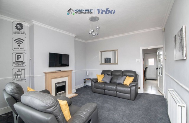 Bolton 2 Bedroom House | Free Parking & WiFi | Ideal for Long Stays