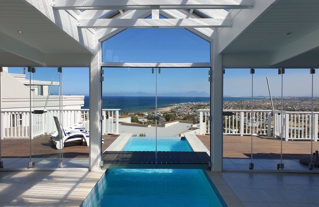 'Bolusii' 6 En-suite Bedroom Beach House with Indoor Pool & Sea View