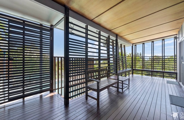Bombora 5 Bedroom | Straddie's best Beach house | Pool and Wi-Fi :)