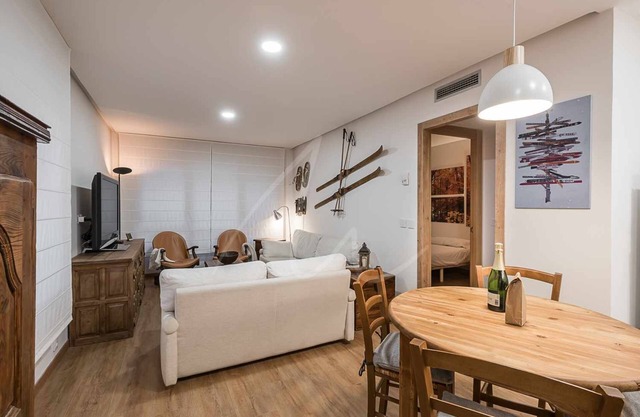 Bonaigua 007 by SeaMount Rentals