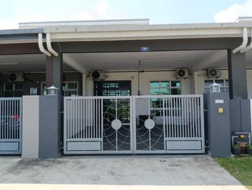 Bonda Homestay Kulai - Malay Only