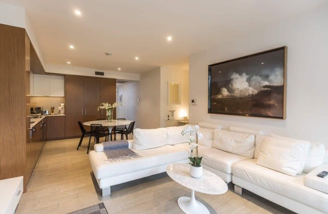 Bondi Beach Spacious Lux apmnt + Balcony