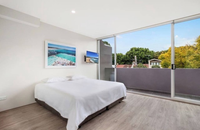 BONDI BEACH STUDIOS: IV