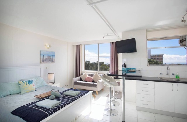 Bondi Fairview Coastal Panorama with Balcony