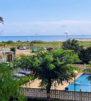 Bonito apartamento con vistas al mar