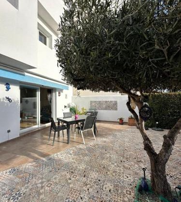 Bonito apartamento con gran terraza y piscina comunitaria