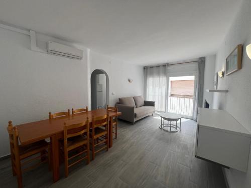 Bonito Apartamento en el centro de Rosas AV-77