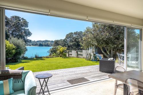 Bonnie Doon, Kenney Point - Be My Guest Waiheke