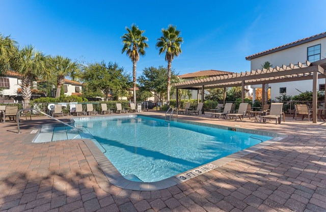 Book 3 Nights & Get 4th Free *Two Golf Carts *Grill *Pool *Spacious Private Home