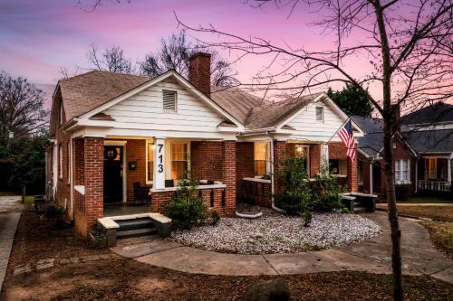 Book Fam CLT Combo Duplex Near Uptown & Breweries!