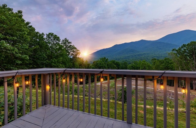 Book for Summer! Nelson 151, MTN views!