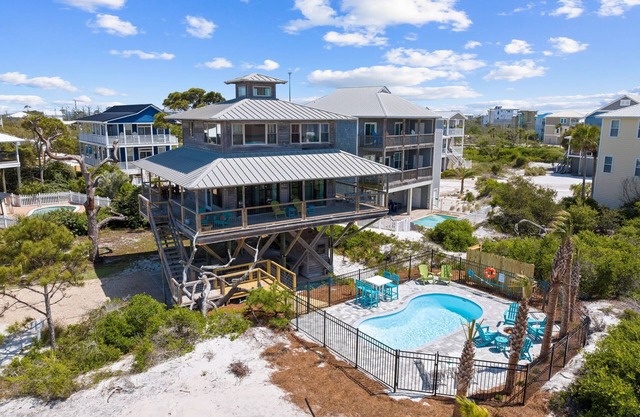 Book Now for Fall! Classic Beach Bungalow! Steps from Beach! Private Pool! Dog-Friendly!