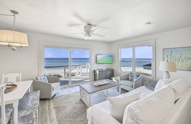 Book Now for Fall Stays! Gulf Views! 2 Adult Bikes! Steps to the Beach!