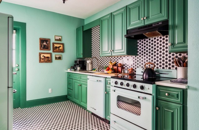 Book Premium Fam CLT Home! Short Walk to Uptown!