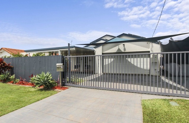 Booker Parade, 22, Golden beach