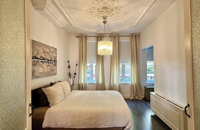 Bookings welcome 2025-2026! 5 Star Reviews Apartment in the Heart of Amsterdam