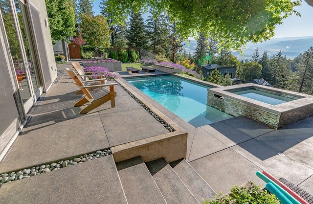 BookStayHop-The Aloha House ~ Hot Tub, Pool, Mountain View