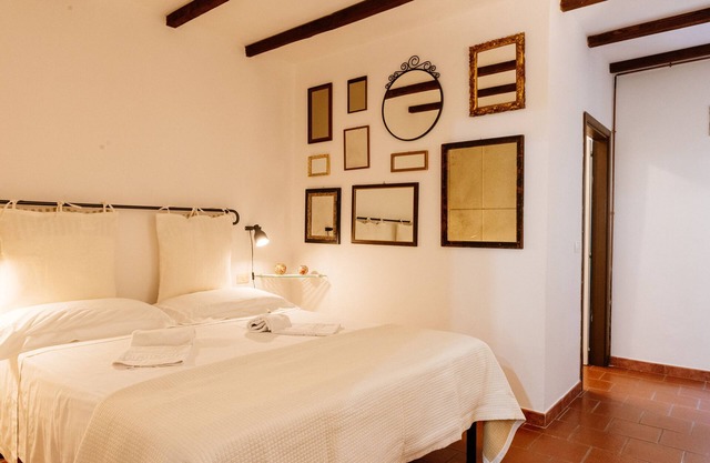 Borgo 2px apartment: bedroom, kitchen and bathroom.