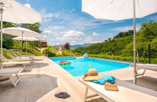 Borgo Canapegna - "La quercia d'oro" private pool in the heart of Le Marche