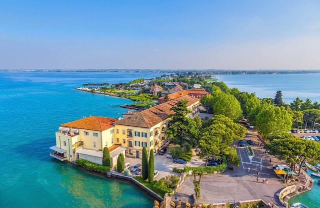 Borgo Degli Ulivi shared pool- 200m lake