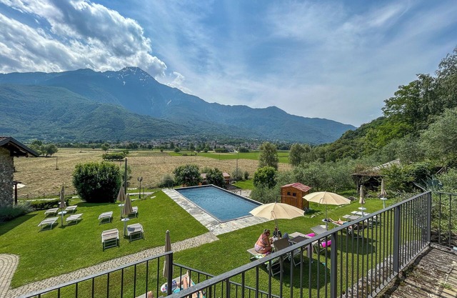 Borgo Erbiola Mimosa Rustico Holiday Apartment with Pool