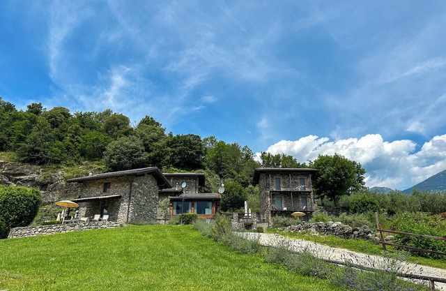 Borgo Erbiola Rosa Rustico Holiday Apartment with Pool