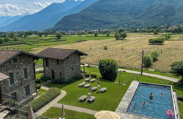 Borgo Erbiola Viola Rustico Holiday Apartment with Pool